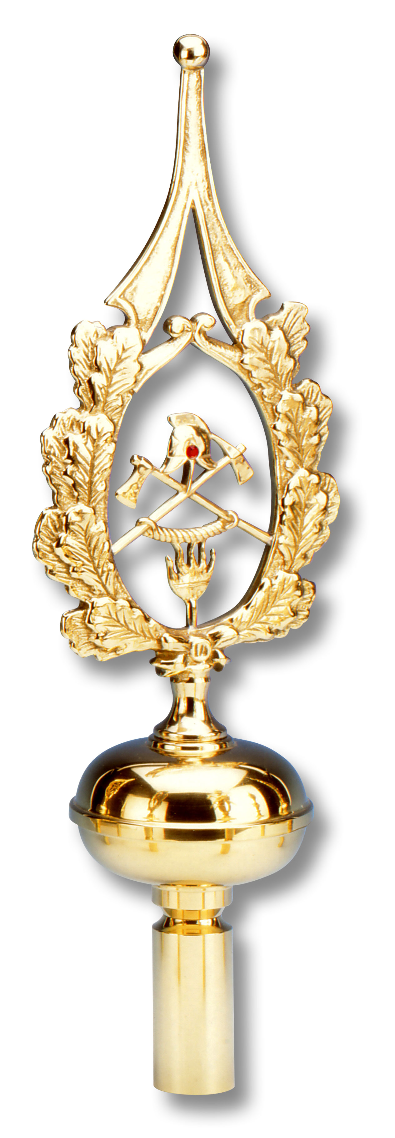 Reich verzierte Fahnenspitze aus goldenem Messing. Verzierung aus Eichenlaub. Innenmotiv mit Helm, Beil und Flamme